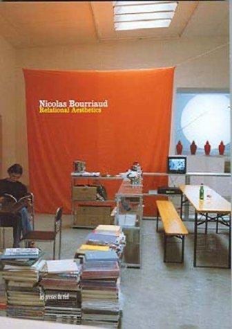 Relational Aesthetics 표지 — 오렌지색 천이 걸린 갤러리 설치 전경 사진